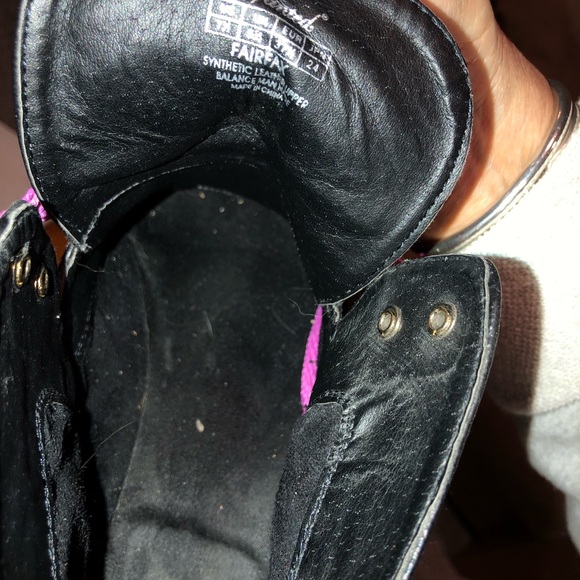 Shoes with pink laces - Picture 4 of 5